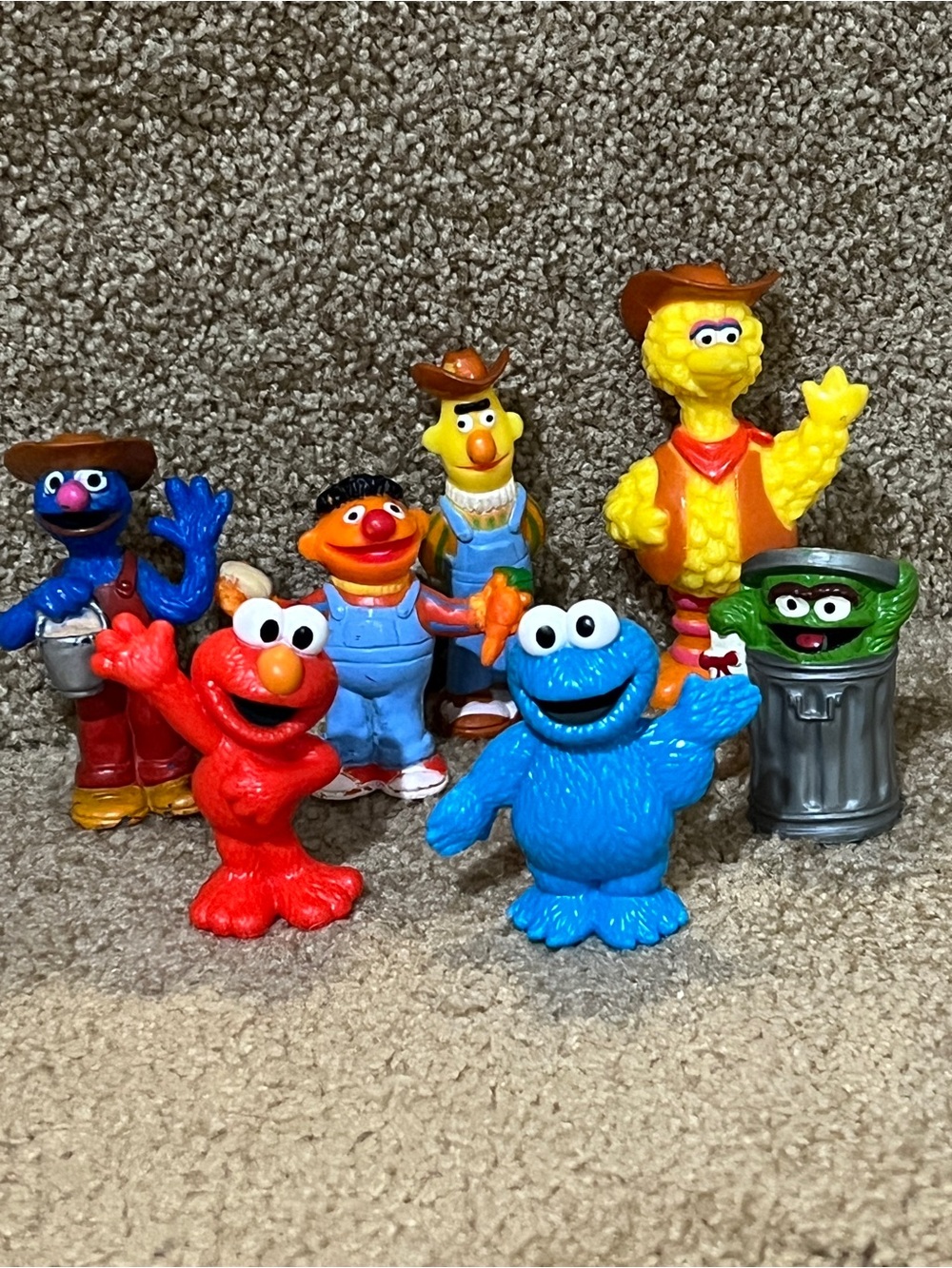 Sesame Street pvc plastic Figures Lot - Elmo, Cookie Monster, Big Bird , Oscar